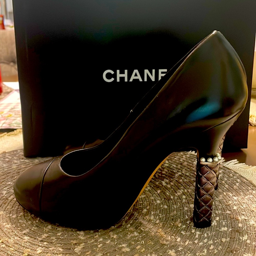 New Chanel Black Leather Pearl Metal Heels Pumps 37.5